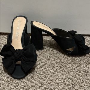 Black block heel